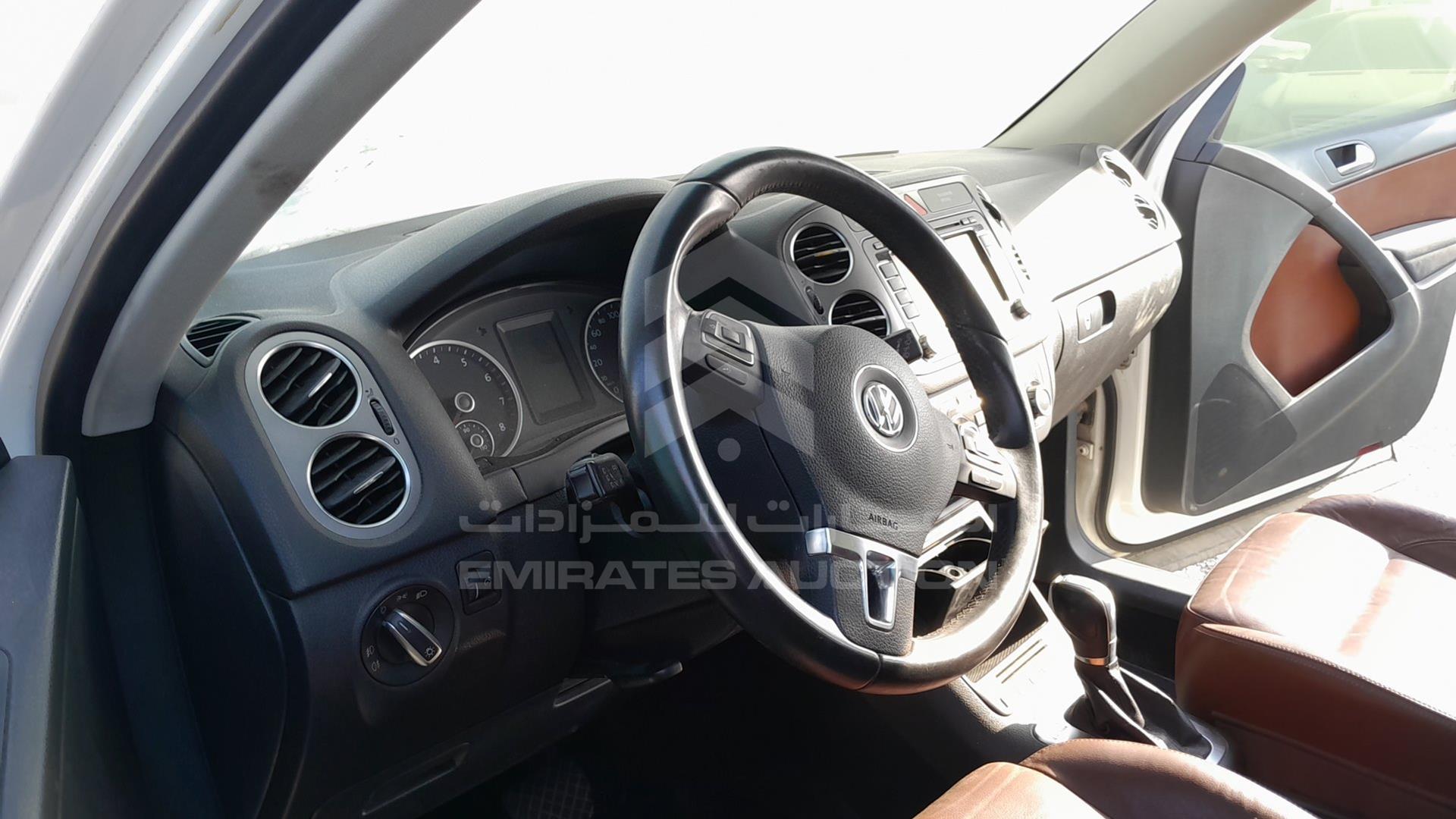 2011 VOLKSWAGEN TIGUAN VIN: WVGCE15N3BW008422