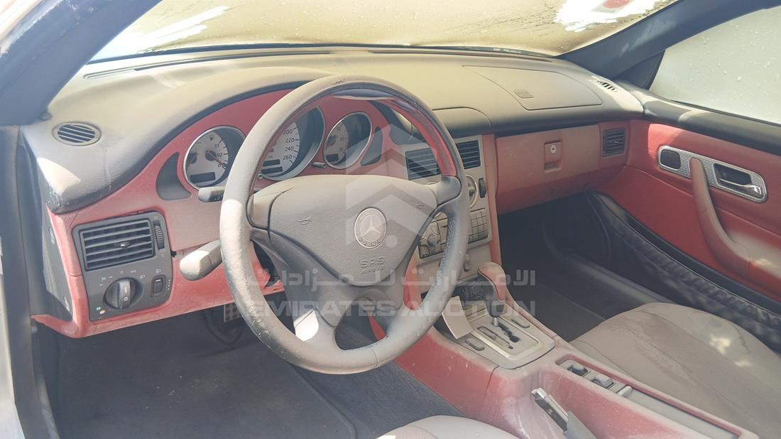 مرسيدس اس ال كى 230 2002 — زاوية واجهة السائق الأمامية اليسرى — صورة 10