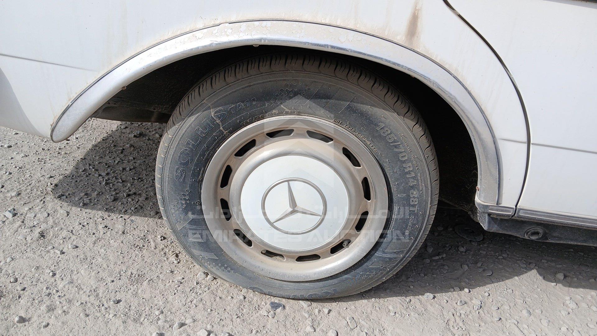1983 MERCEDES 240D VIN: WDBAB23A6DB408137