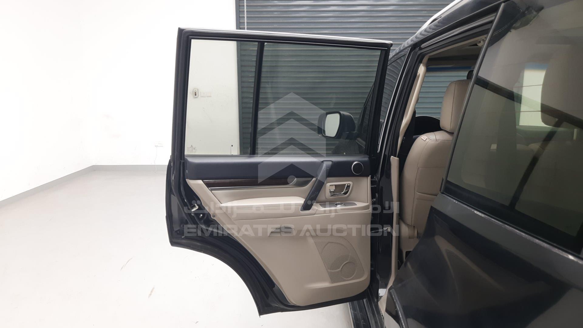 2011 MITSUBISHI PAJERO VIN: JMYLRV95WBJ706153