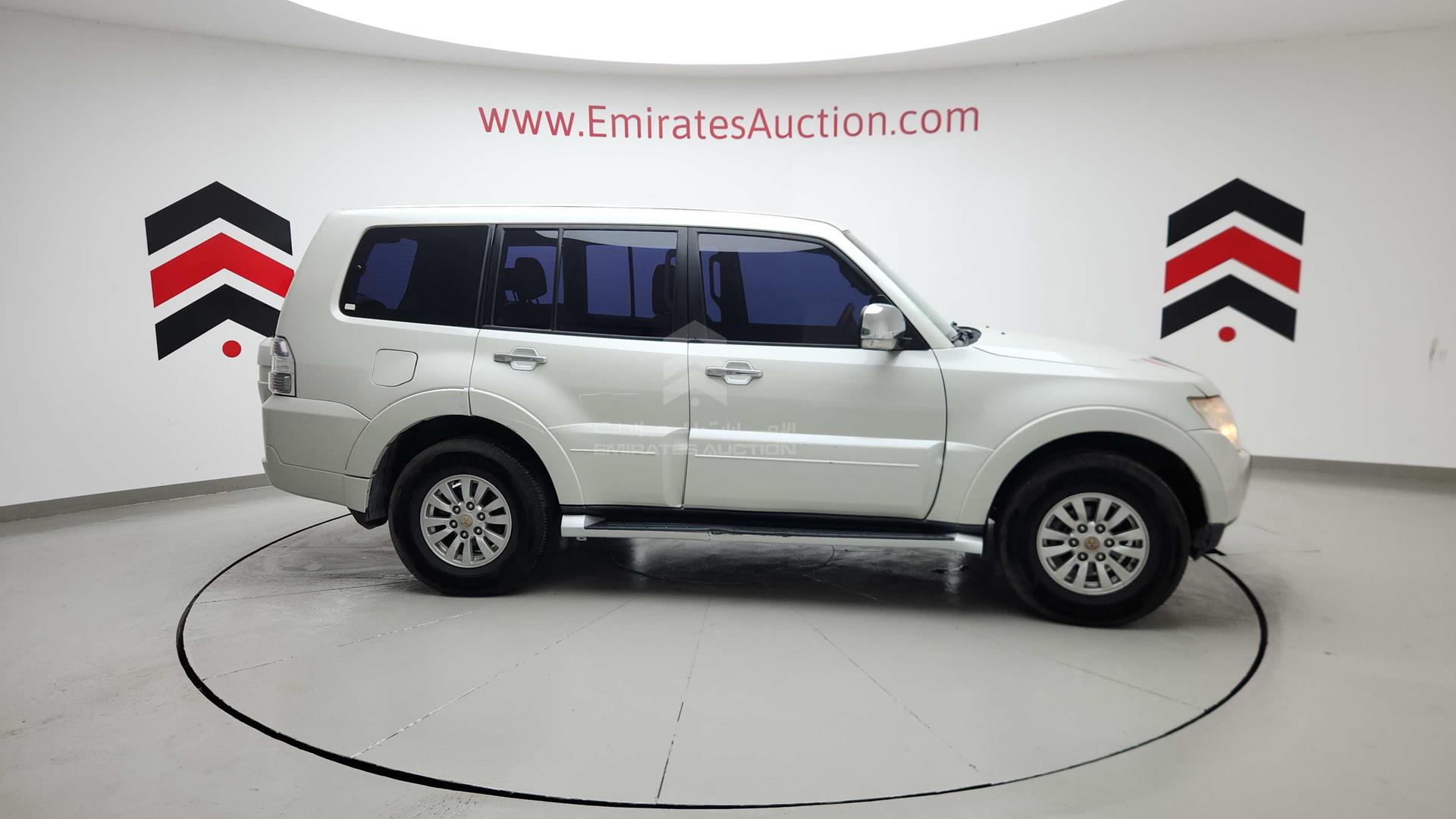 2011 MITSUBISHI PAJERO VIN: JMYLRV95WBJ705799