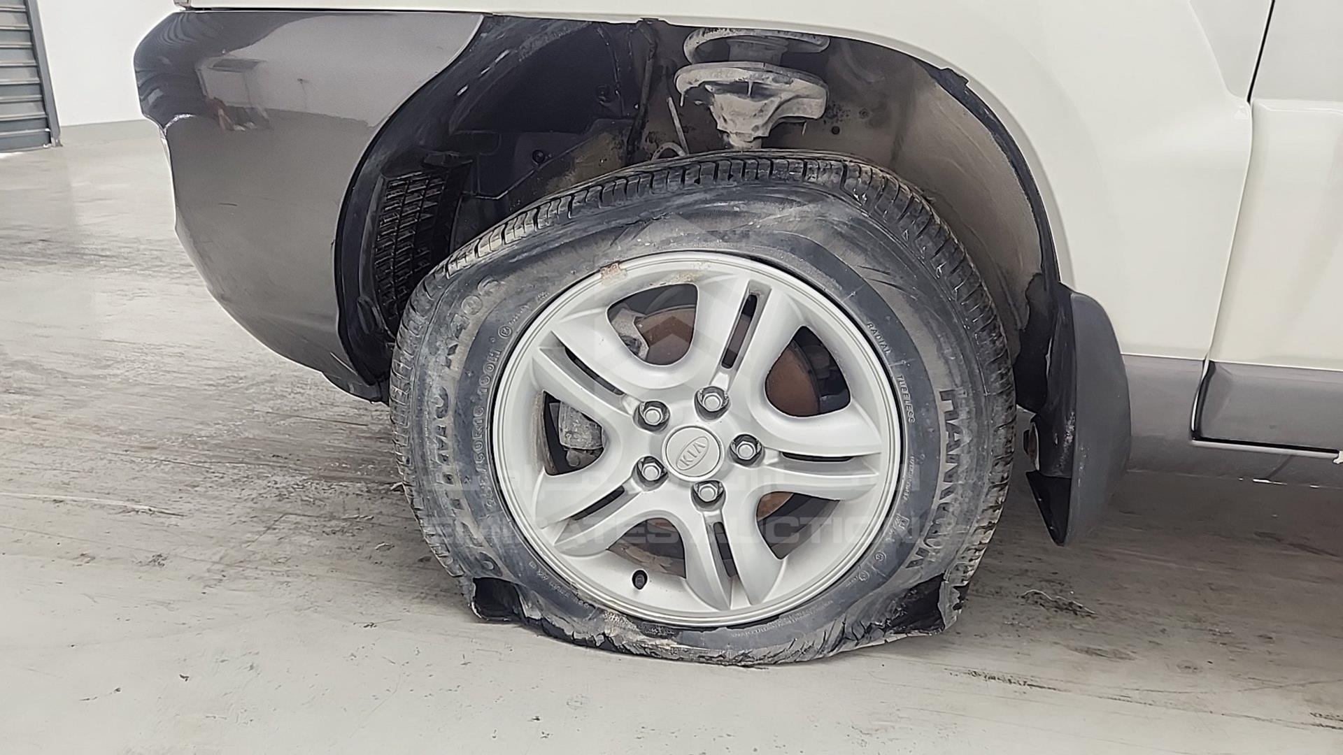 2007 KIA SPORTAGE VIN: KNAJE552277327222