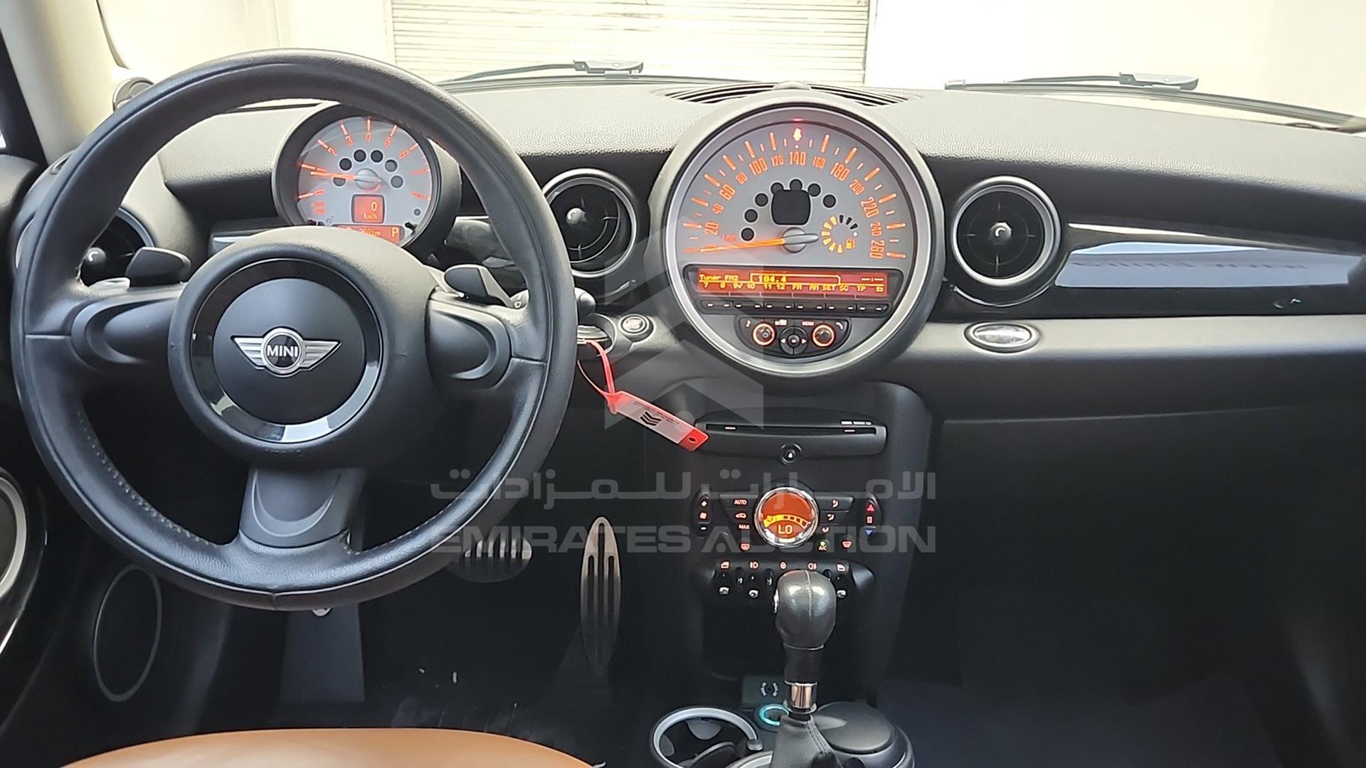 2014 MINI COOPER S VIN: WMWSV31060T648710