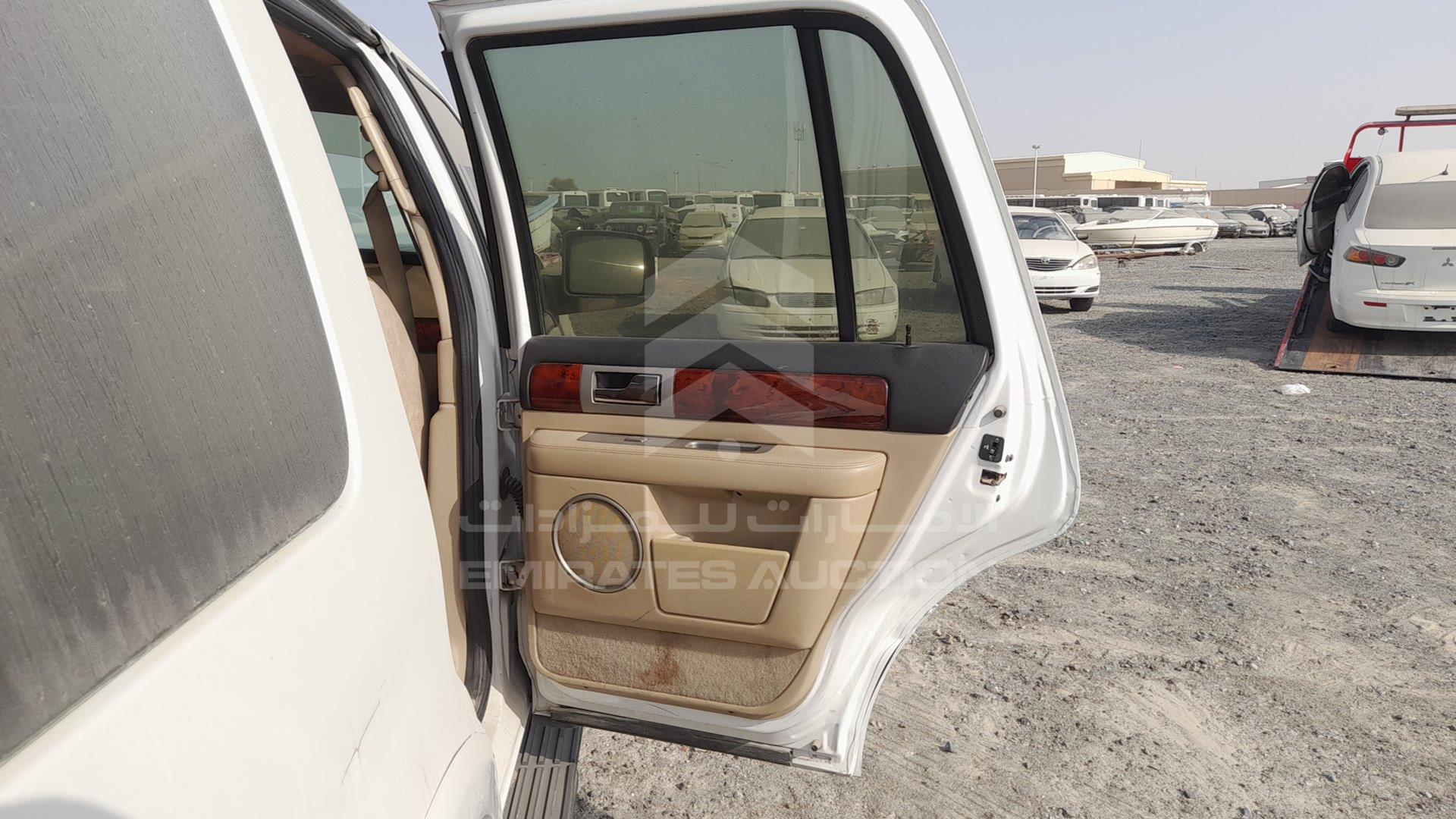 2005 LINCOLN NAVIGATOR VIN: 5LMFU28505LJ23998