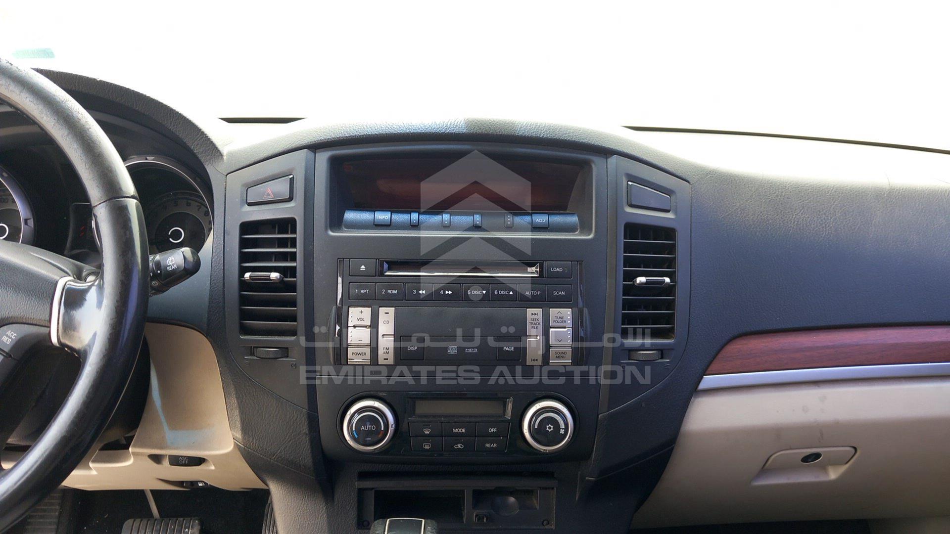 2008 MITSUBISHI PAJERO VIN: JMYLRV93W8J724284
