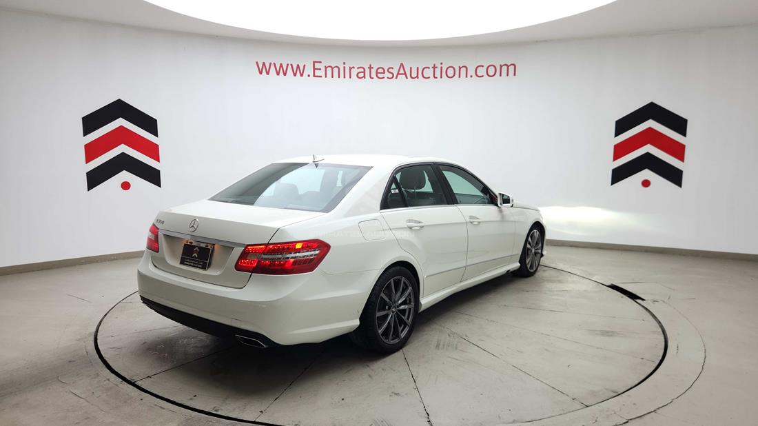 مرسيدس E 350 2010 — الزاوية الخلفية اليمنى — صورة 11