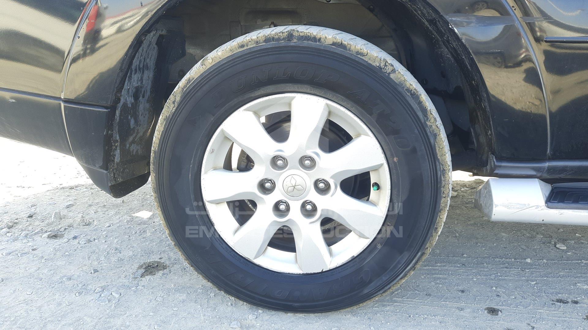 2011 MITSUBISHI PAJERO VIN: JMYLRV95WBJ707286