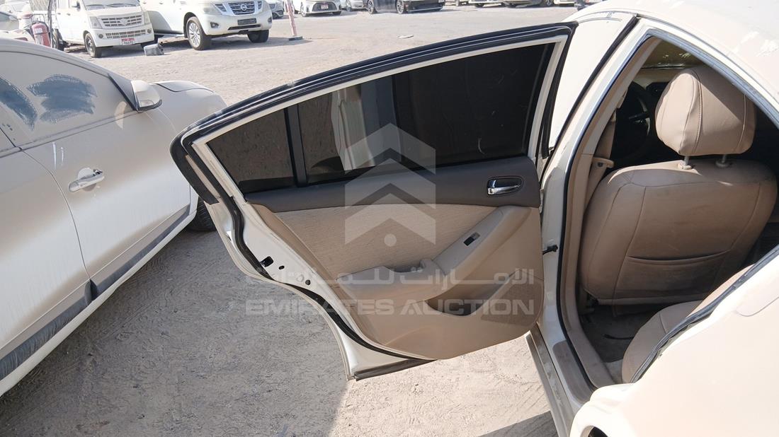 نيسان التيما 2011 — الباب الخلفي الأيسر — صورة 19