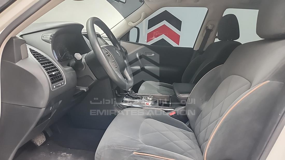 نيسان باترول 2019 — زاوية السائق الأمامية اليسرى — صورة 15