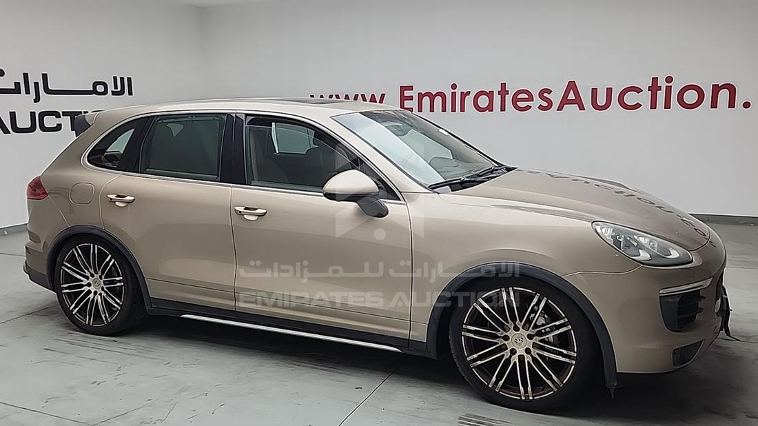 2016 Porsche Cayenne — Front Right Angle — Photo 9