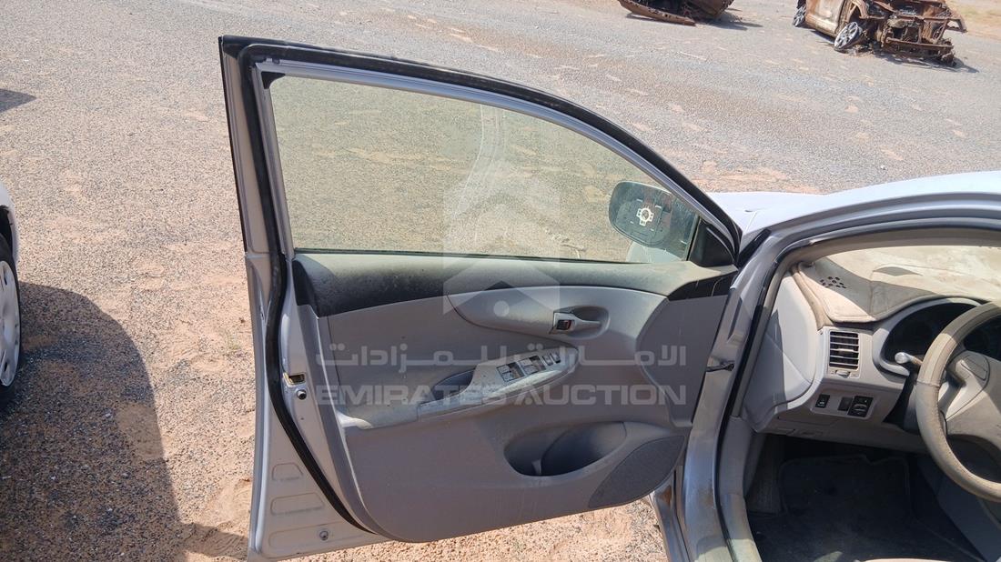 تويوتا كورولا 2012 — الباب الأمامي الأيسر — صورة 9