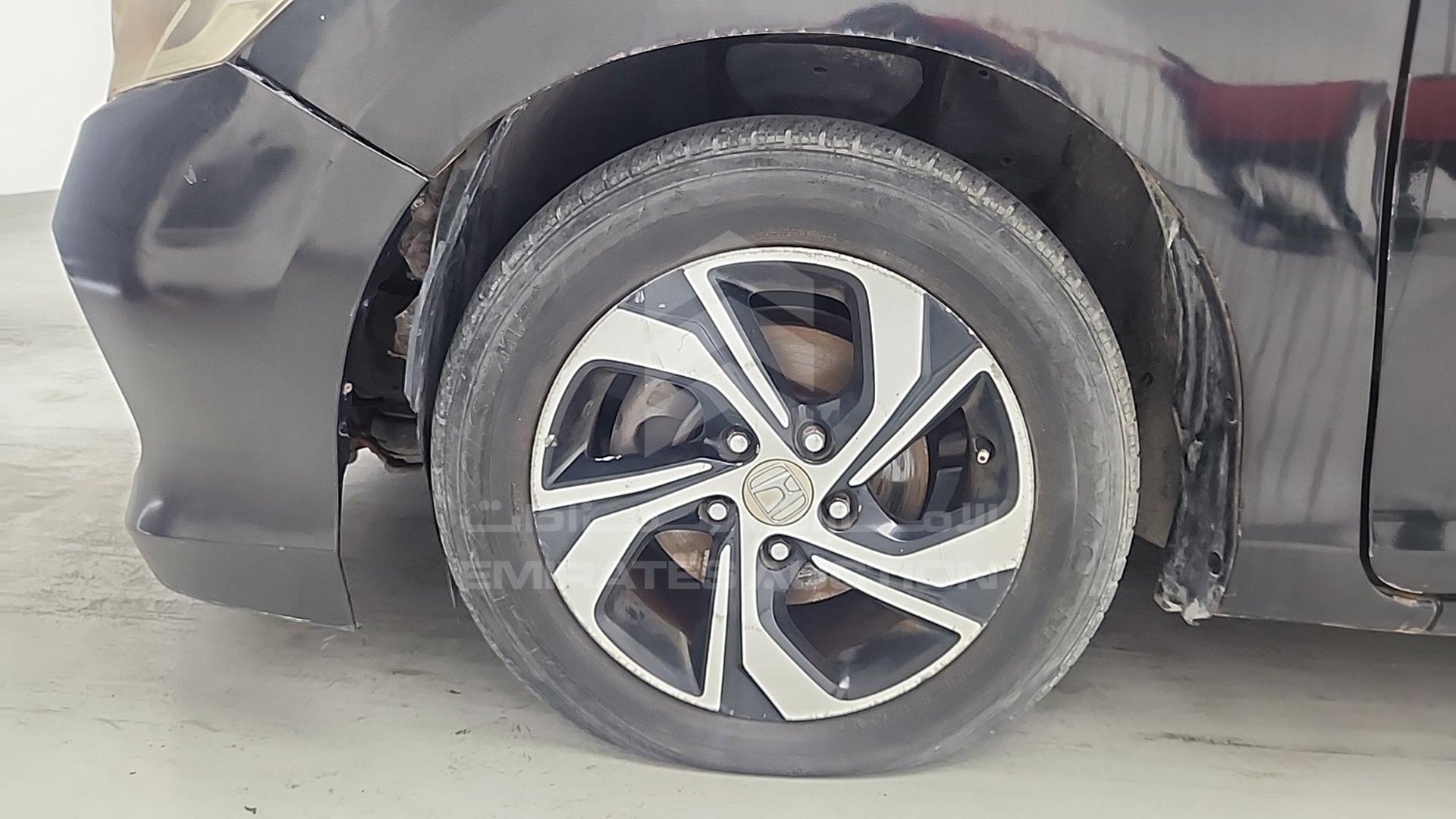 2017 HONDA ACCORD VIN: 1HGCR2F39HA102131