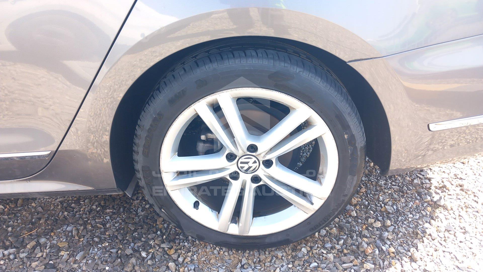 2015 VOLKSWAGEN PASSAT VIN: WVWCR7A37FC001349