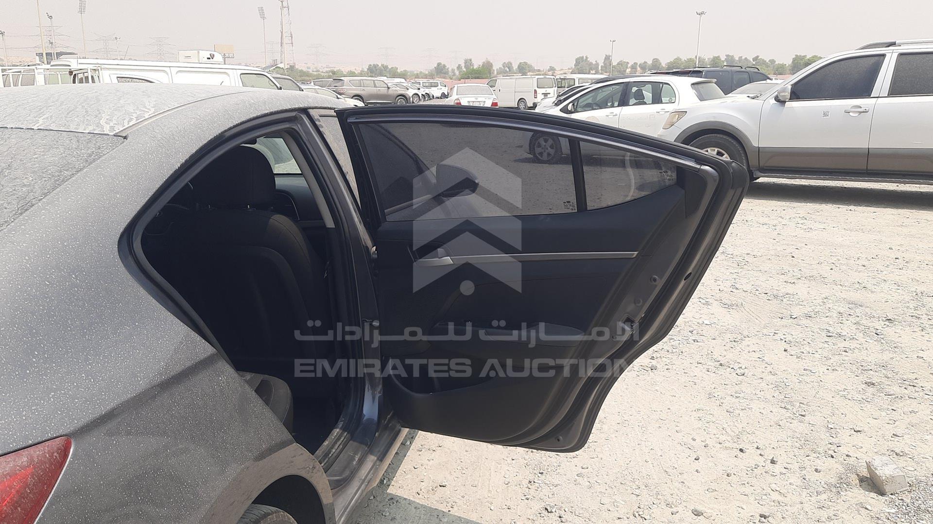 2017 HYUNDAI ELANTRA VIN: KMHD741C5HU128330
