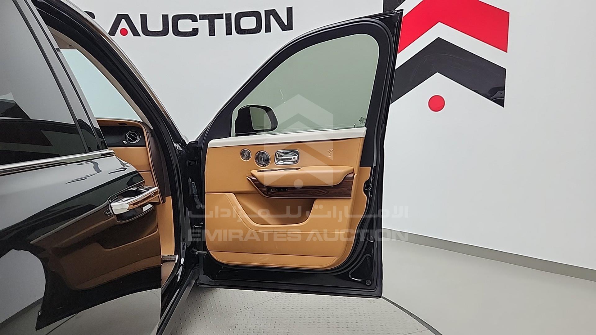 2019 ROLLS-ROYCE CULLINAN VIN: SLA689X58KU113934