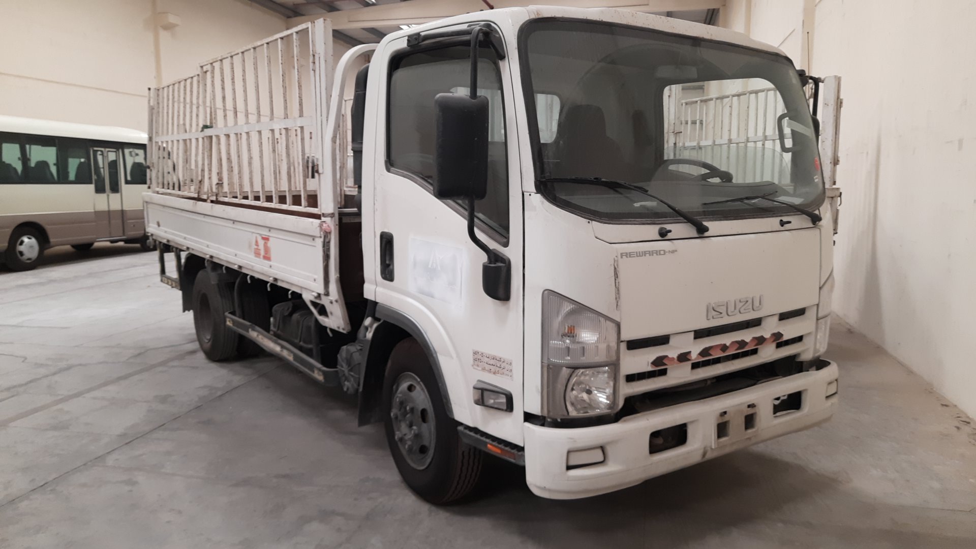 Isuzu np 21