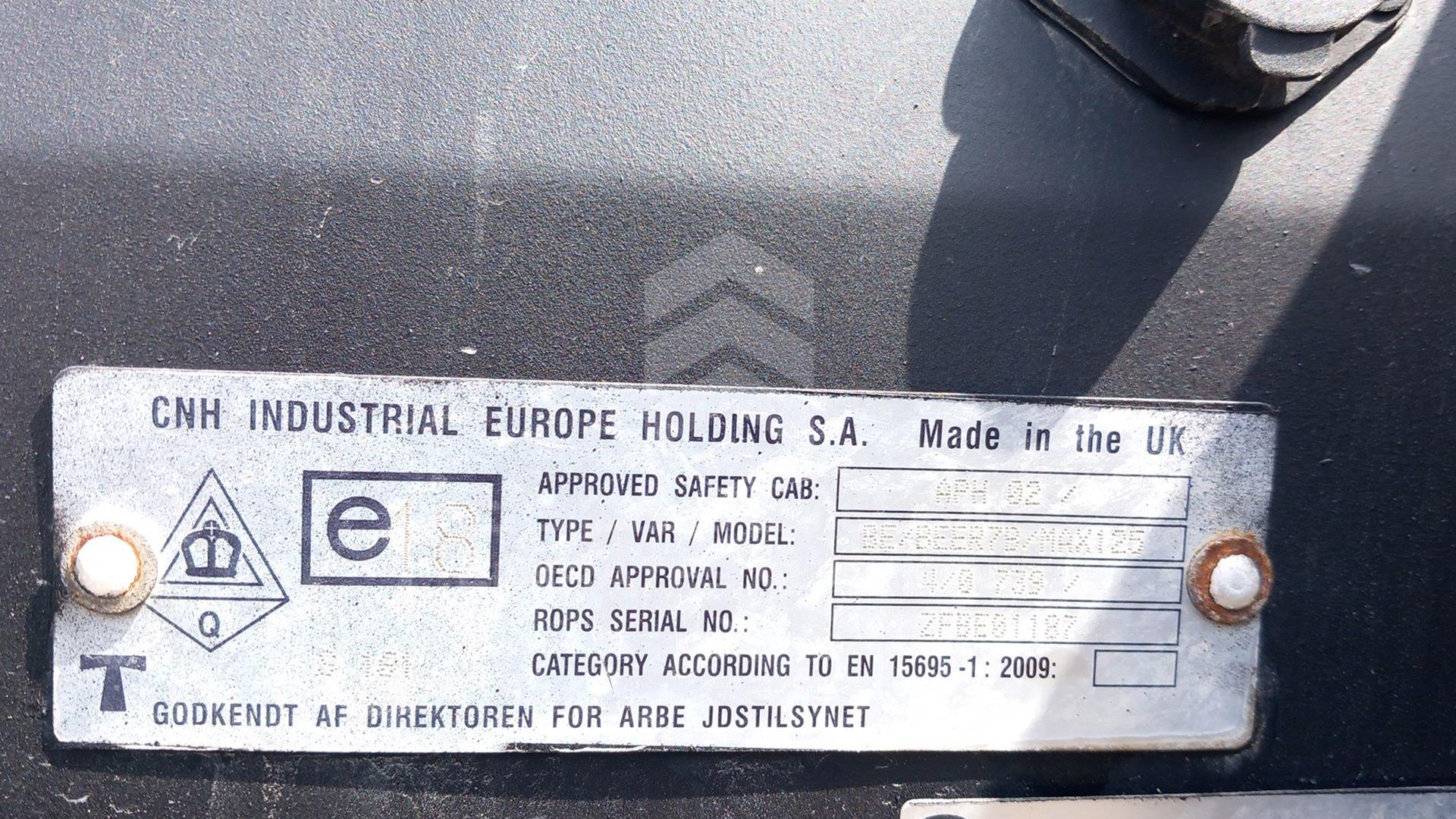 2015 CASE 821 VIN: ZFBE01187