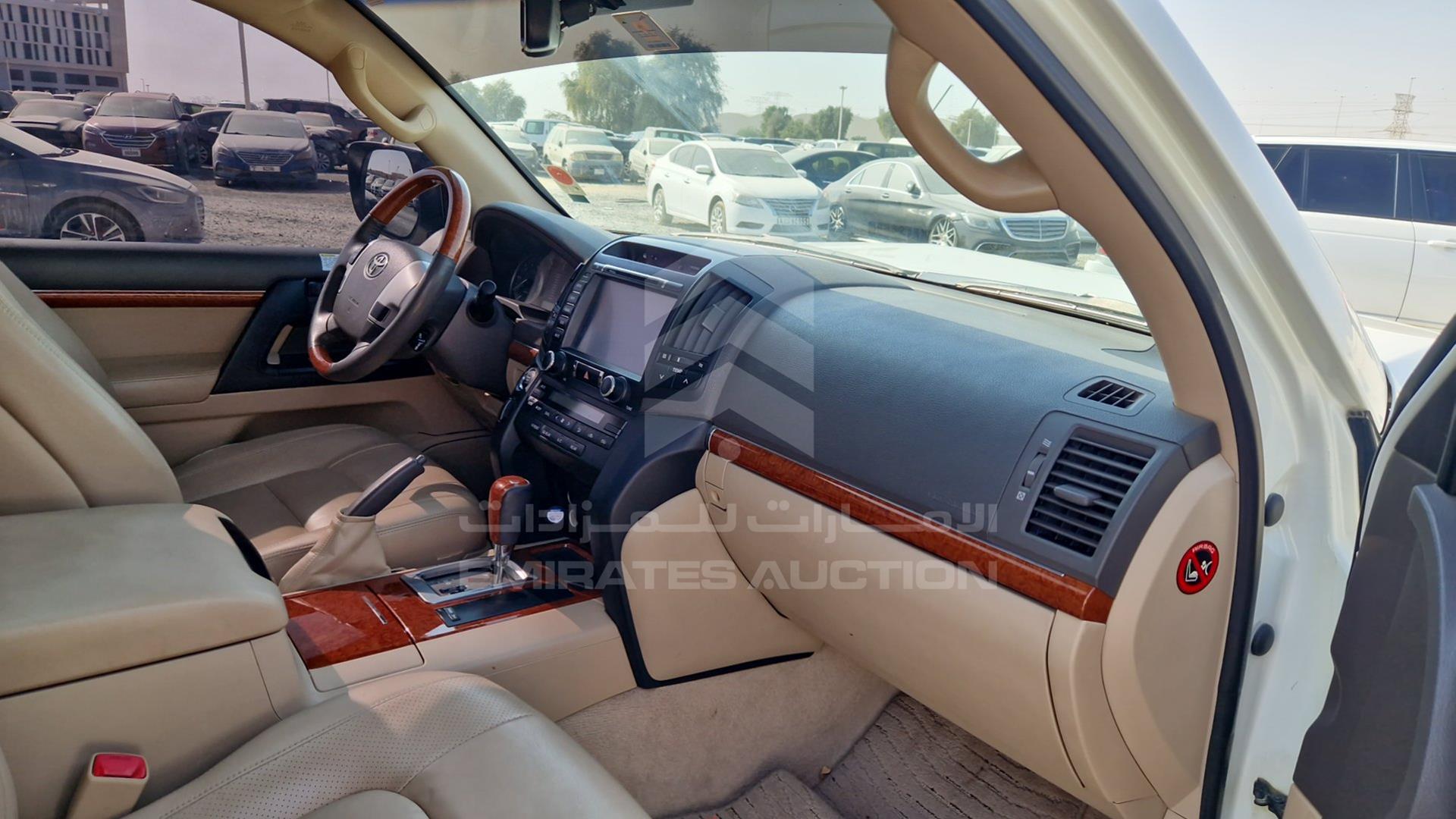 2014 TOYOTA LAND CRUISER VIN: JTMHX09J3E5041422