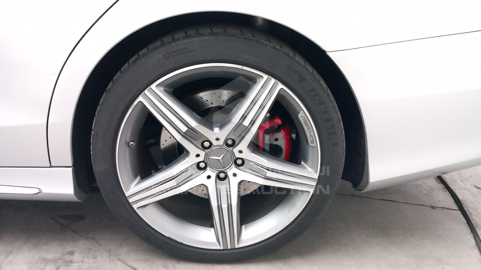 2015 MERCEDES S 63 AMG VIN: WDDUG7JB7FA074434