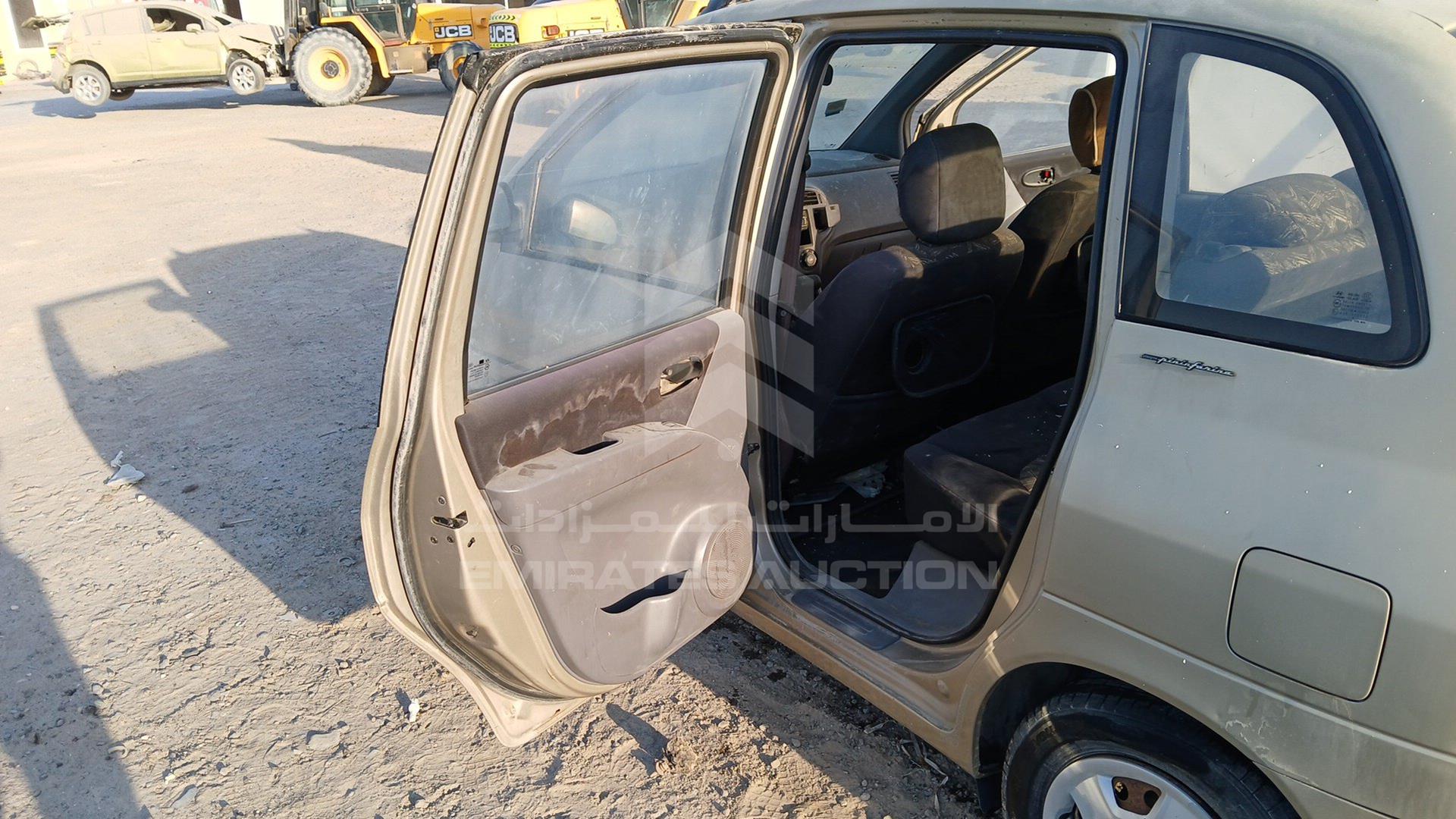 2005 HYUNDAI MATRIX VIN: KMHPM81C55U197382