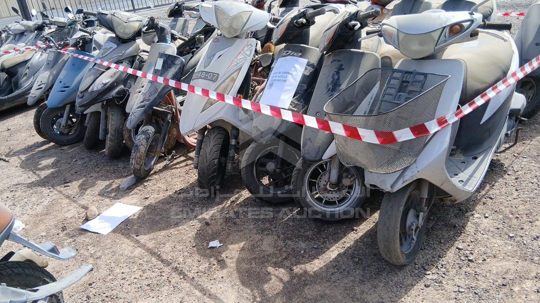 20 Scooter - Scrap without document — Front Left Tyre — Photo 21