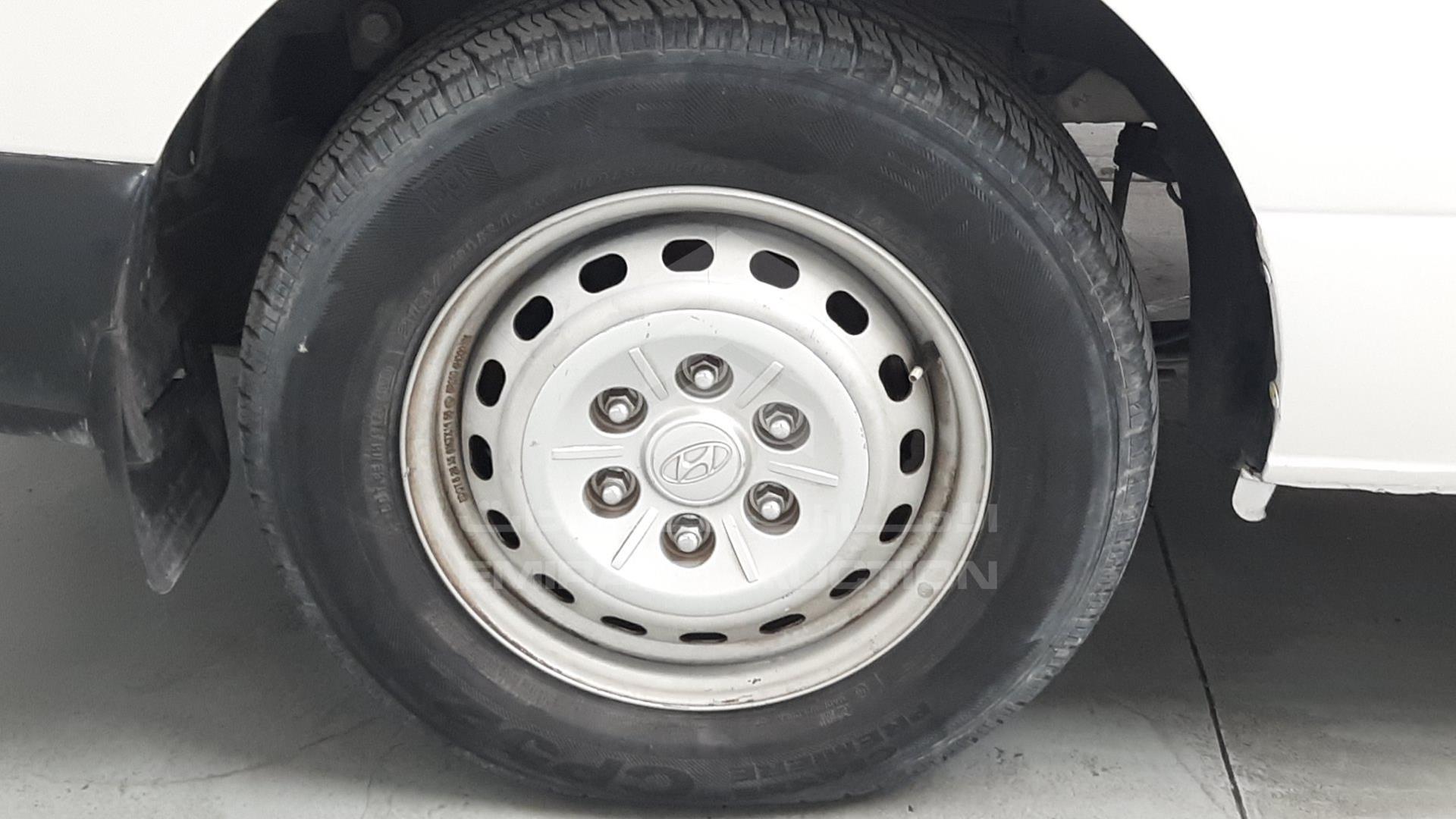 2016 HYUNDAI H1 VIN: KMHWG81R9GU756295