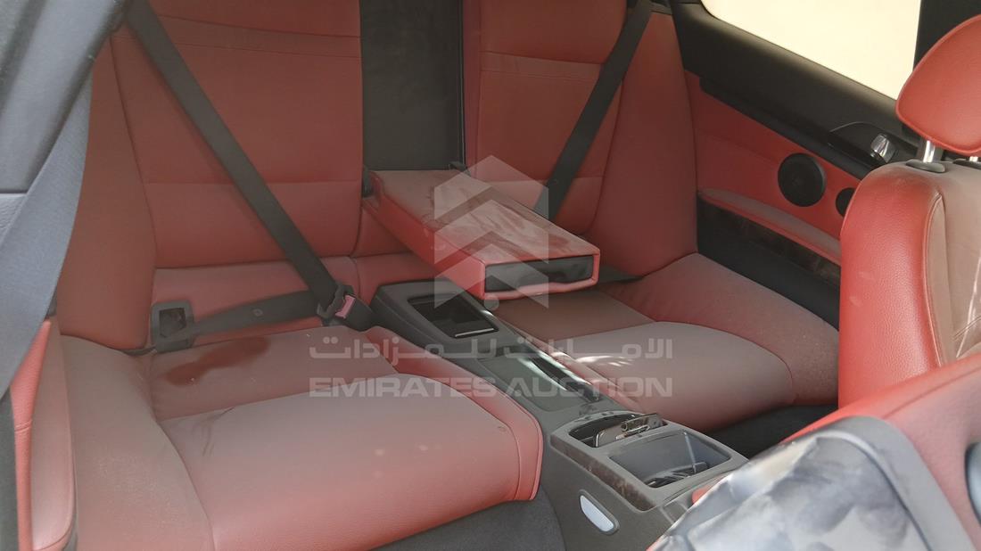 بي ام دبليو 335 2010 — زاوية الراكب الخلفي اليمنى — صورة 19