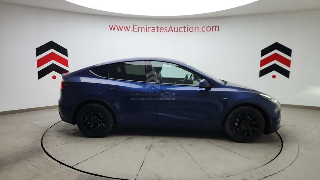 تيسلا Model Y 2024 — الجانب الأيمن — صورة 37