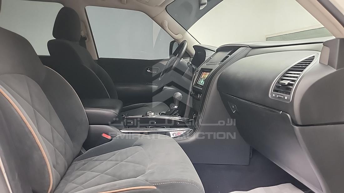 نيسان باترول 2019 — زاوية الراكب الأمامي للمقعد — صورة 27
