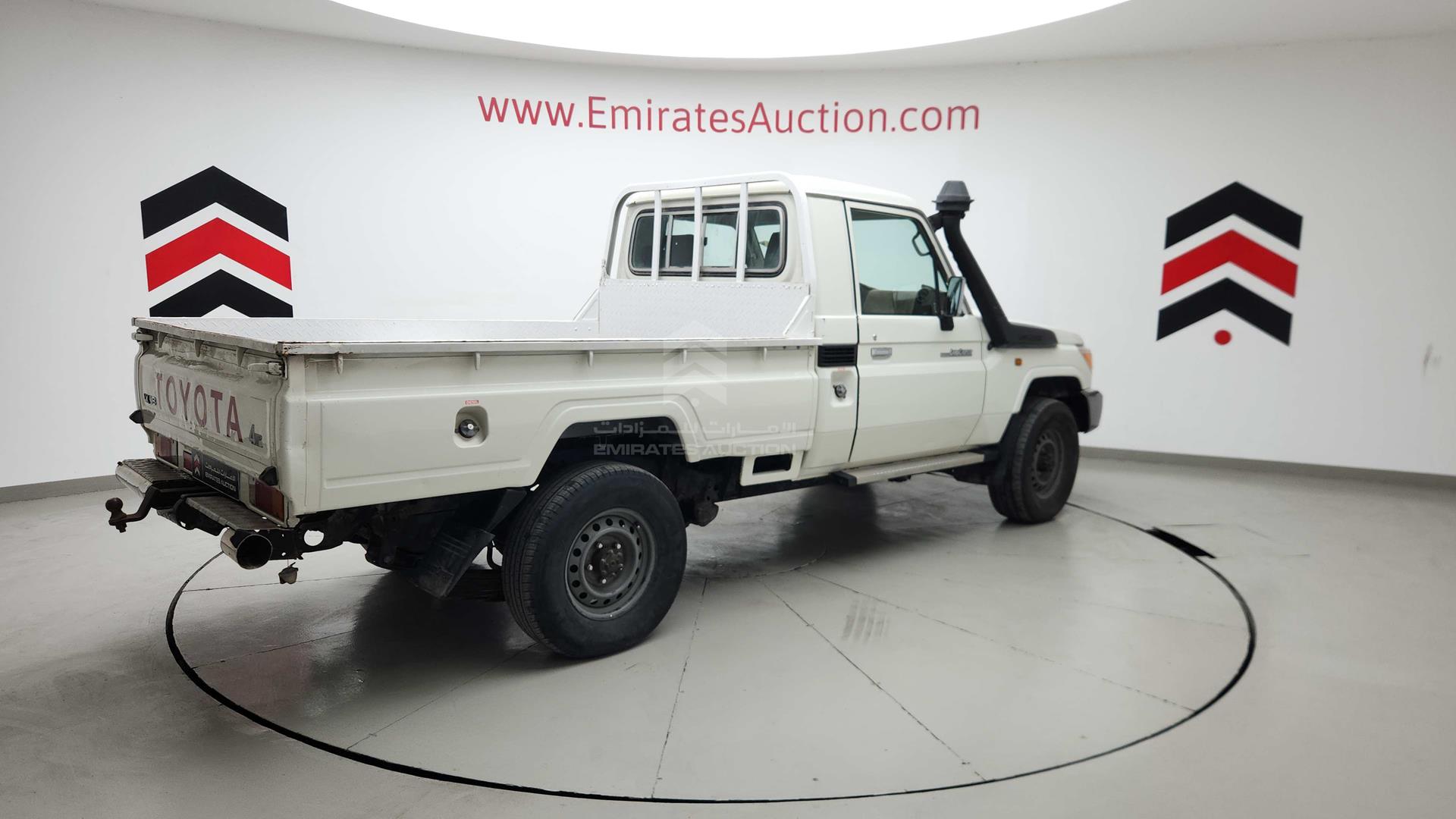 2018 TOYOTA LAND CRUISER VIN: JTFLV73J0J7503183