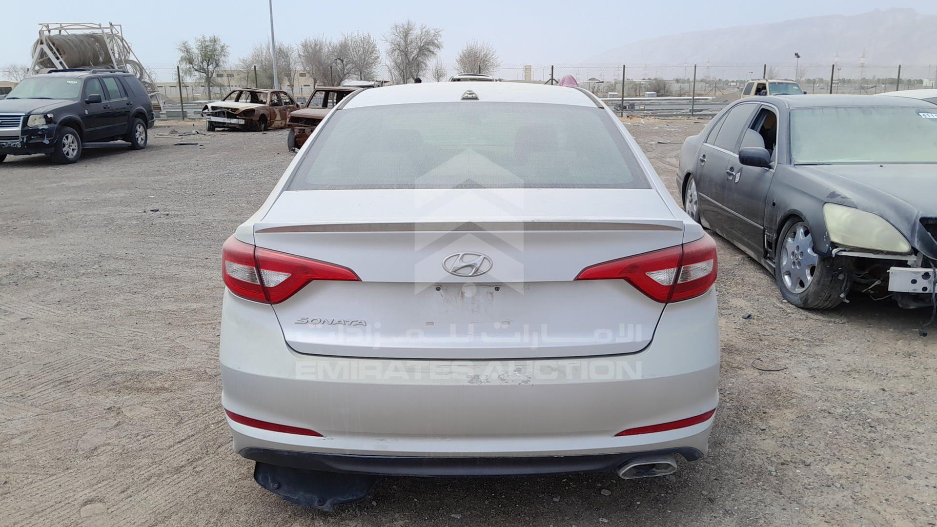 2015 HYUNDAI SONATA VIN: 5NPE24AF3FH001682
