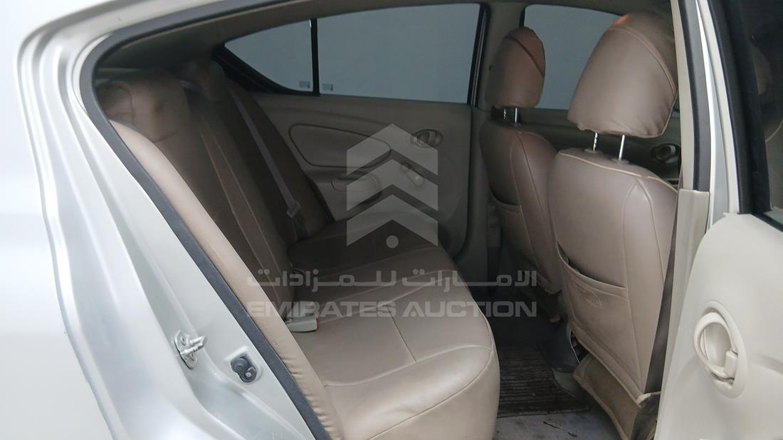 نيسان صني 2013 — زاوية الراكب الخلفي اليمنى — صورة 26