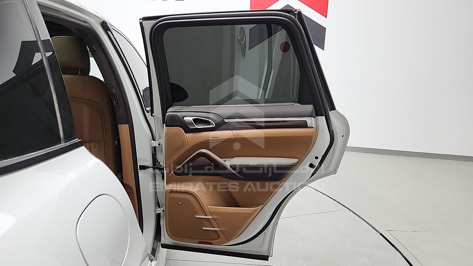 2013 PORSCHE CAYENNE GTS VIN: WP1ZZZ92ZDLA75797