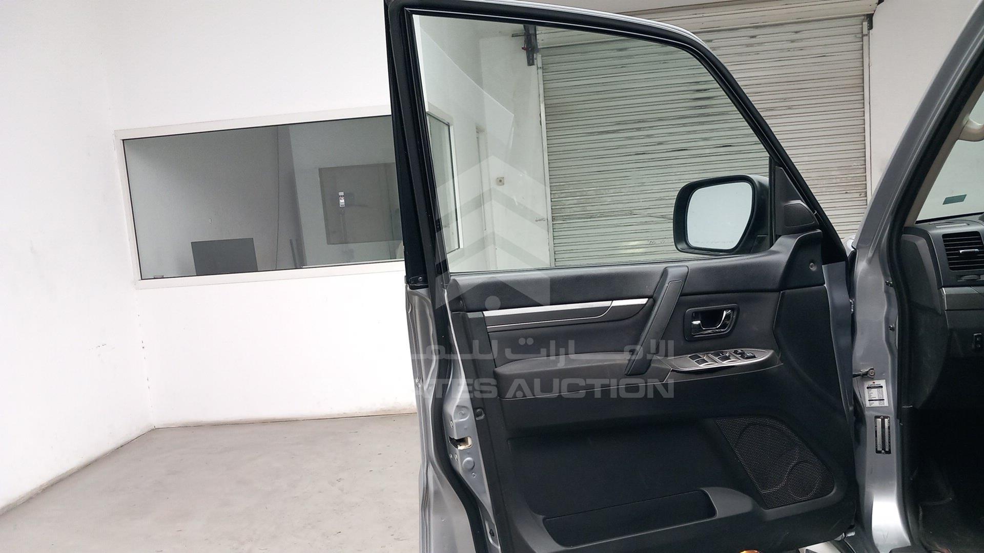 2016 MITSUBISHI PAJERO VIN: JMYLYV95WGJ706610