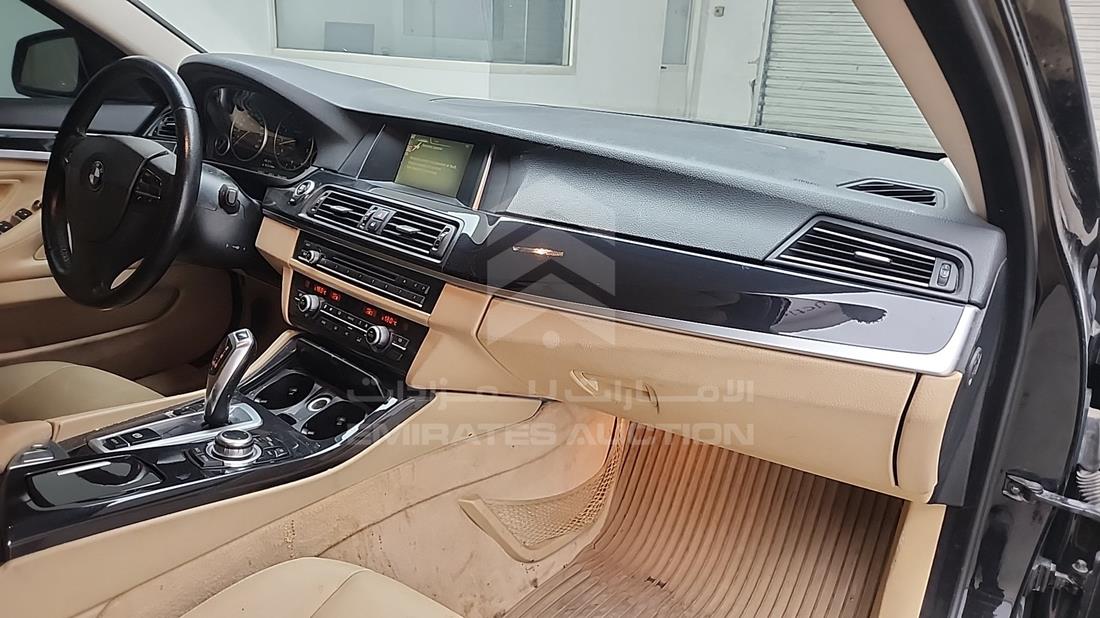 بي ام دبليو 535 اى 2015 — زاوية واجهة الراكب الأمامي الأيمن — صورة 29