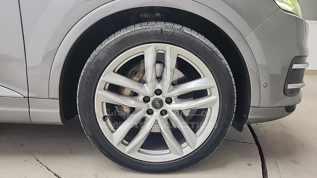 2017 Audi Q7 — Front Right Tyre — Photo 36