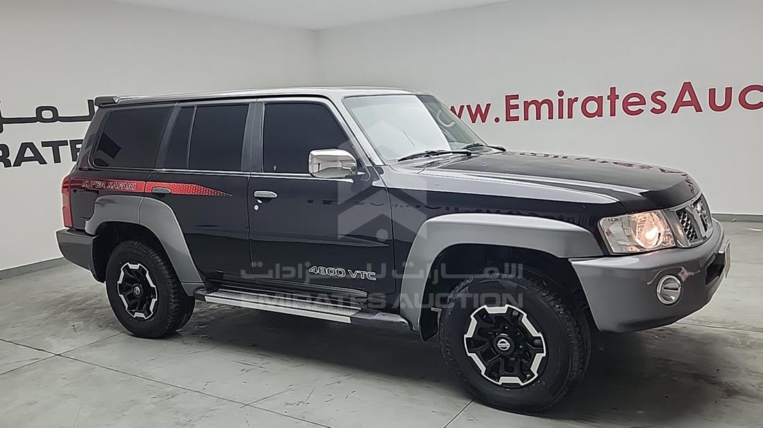 2021 Nissan Patrol — Front Right Angle — Photo 9