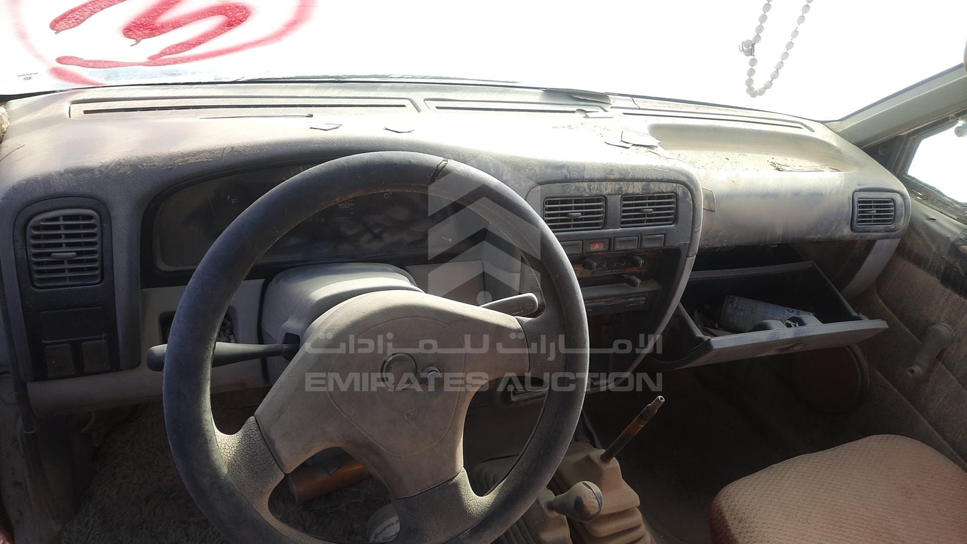 0 NISSAN PICKUP VIN: JN1CBUD21Z0450403
