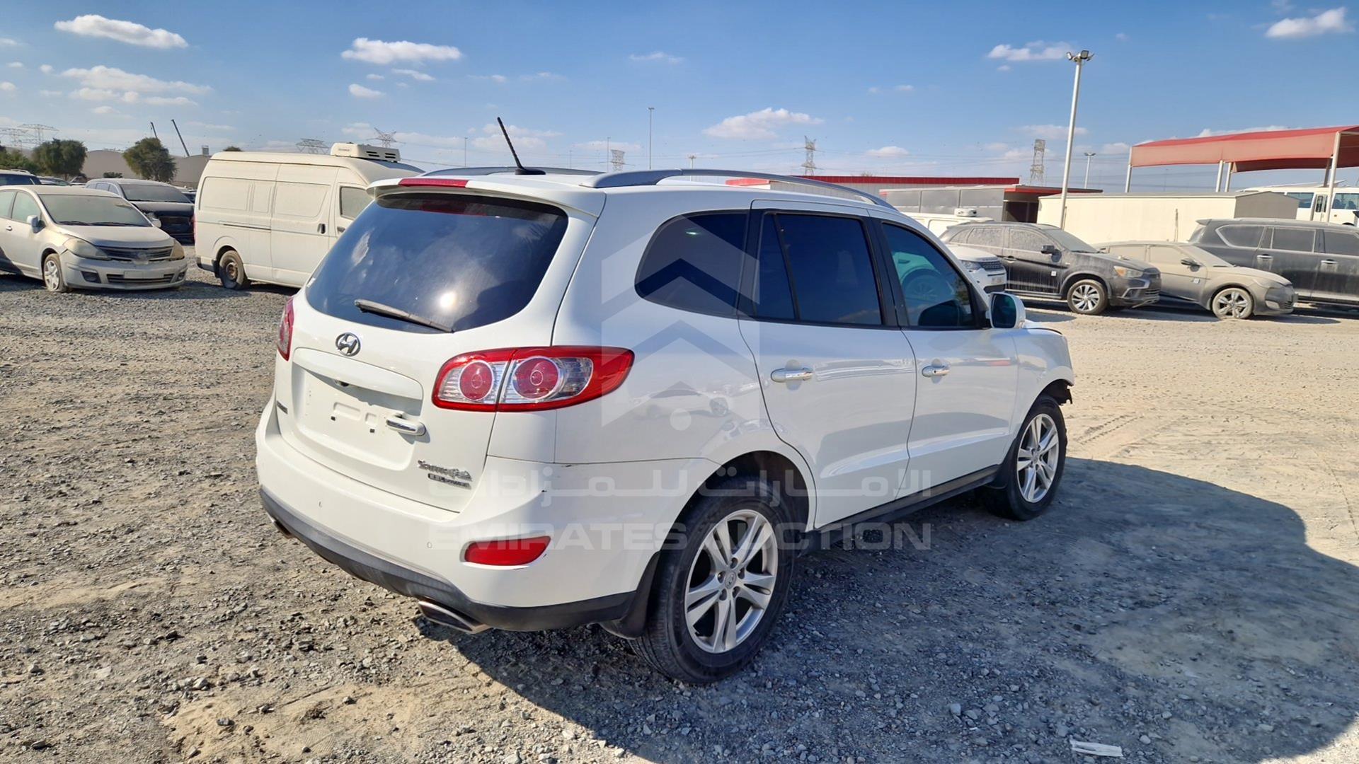 2011 HYUNDAI SANTA FE VIN: KMHSH81G6BU721605