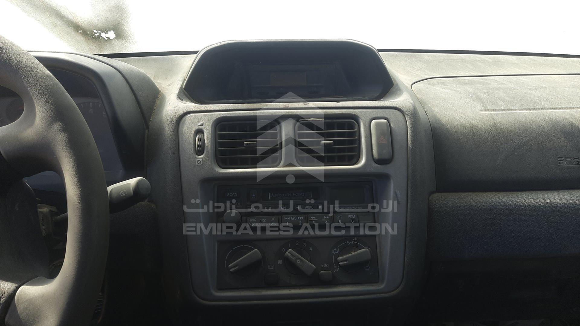 2002 MITSUBISHI PAJERO VIN: JMYLRH77W2Z701065