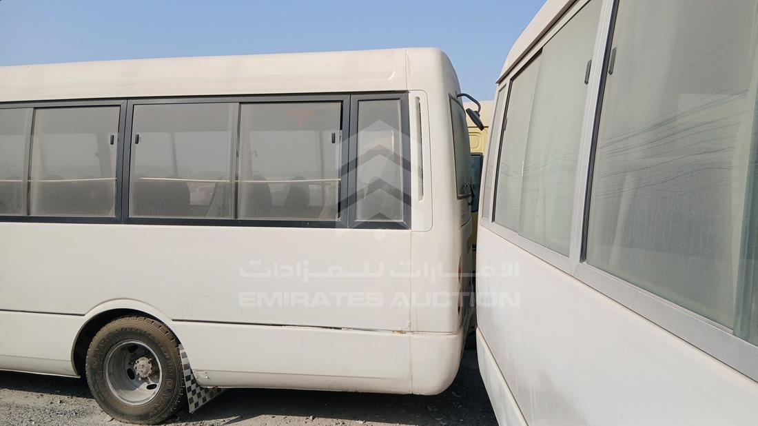 2006 Mitsubishi Rosa — Rear Left Angle — Photo 6
