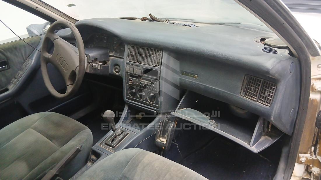 اودي 80 1989 — زاوية واجهة الراكب الأمامي الأيمن — صورة 25