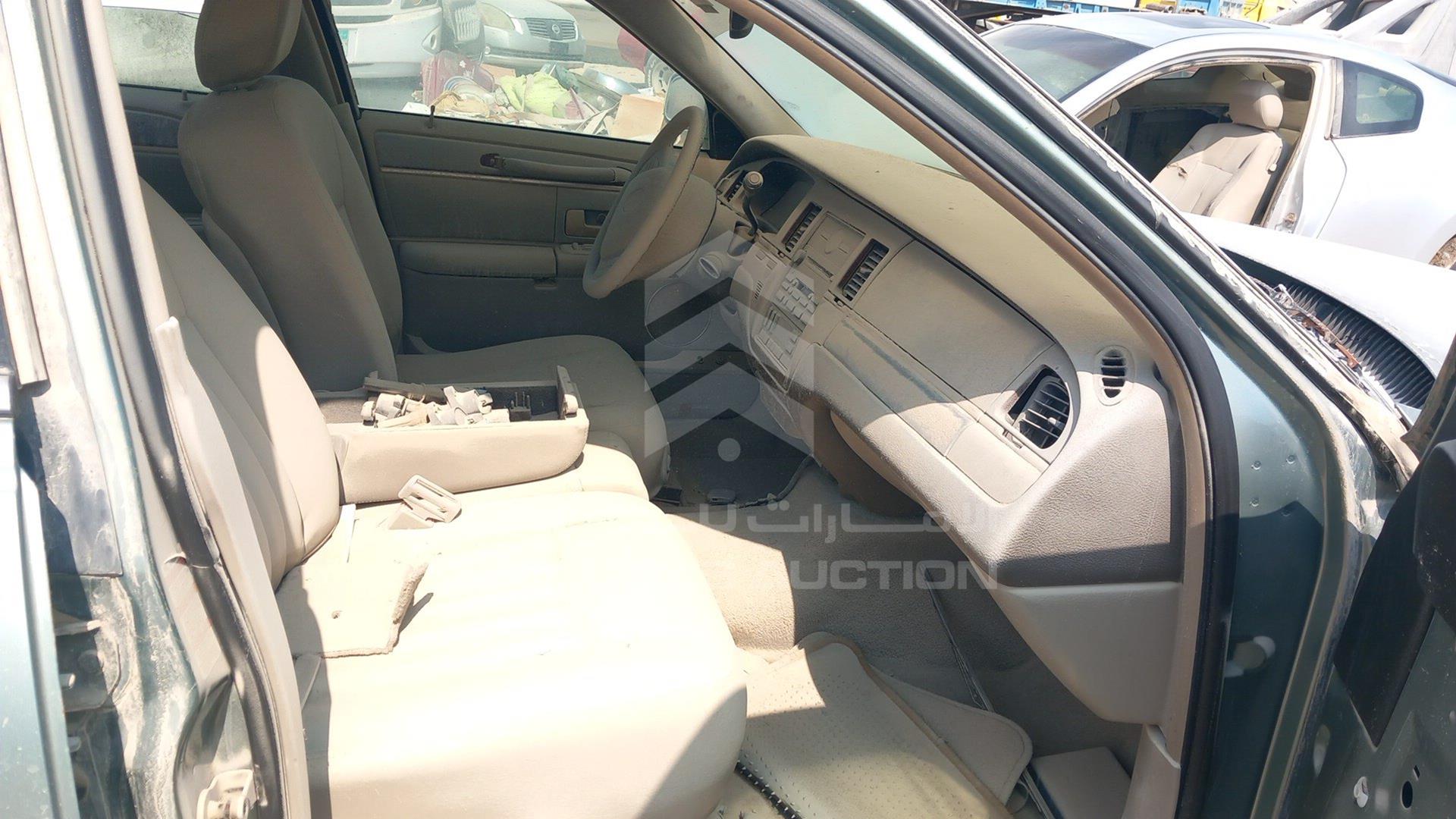 2004 LINCOLN TOWN CAR VIN: 1LNHM81W84Y628335
