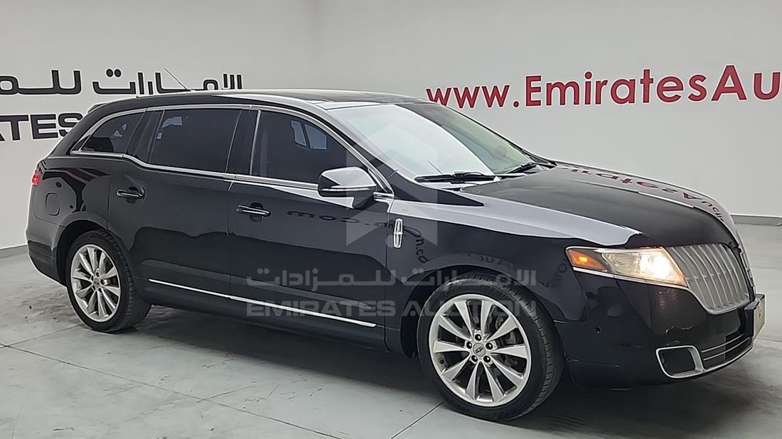 لينكولن MKT 2012 — الزاوية الأمامية اليمنى — صورة 9