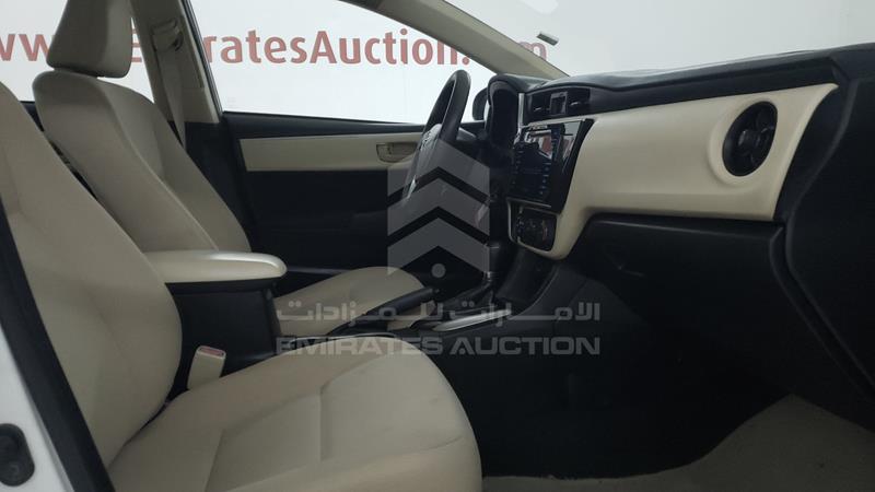 RKLBB9HE3J5206184 Auction: EmiratesAuction Lot: 435375 RKLBB9HE3J5206184 Toyota Corolla 2018 WHITE Photo 17