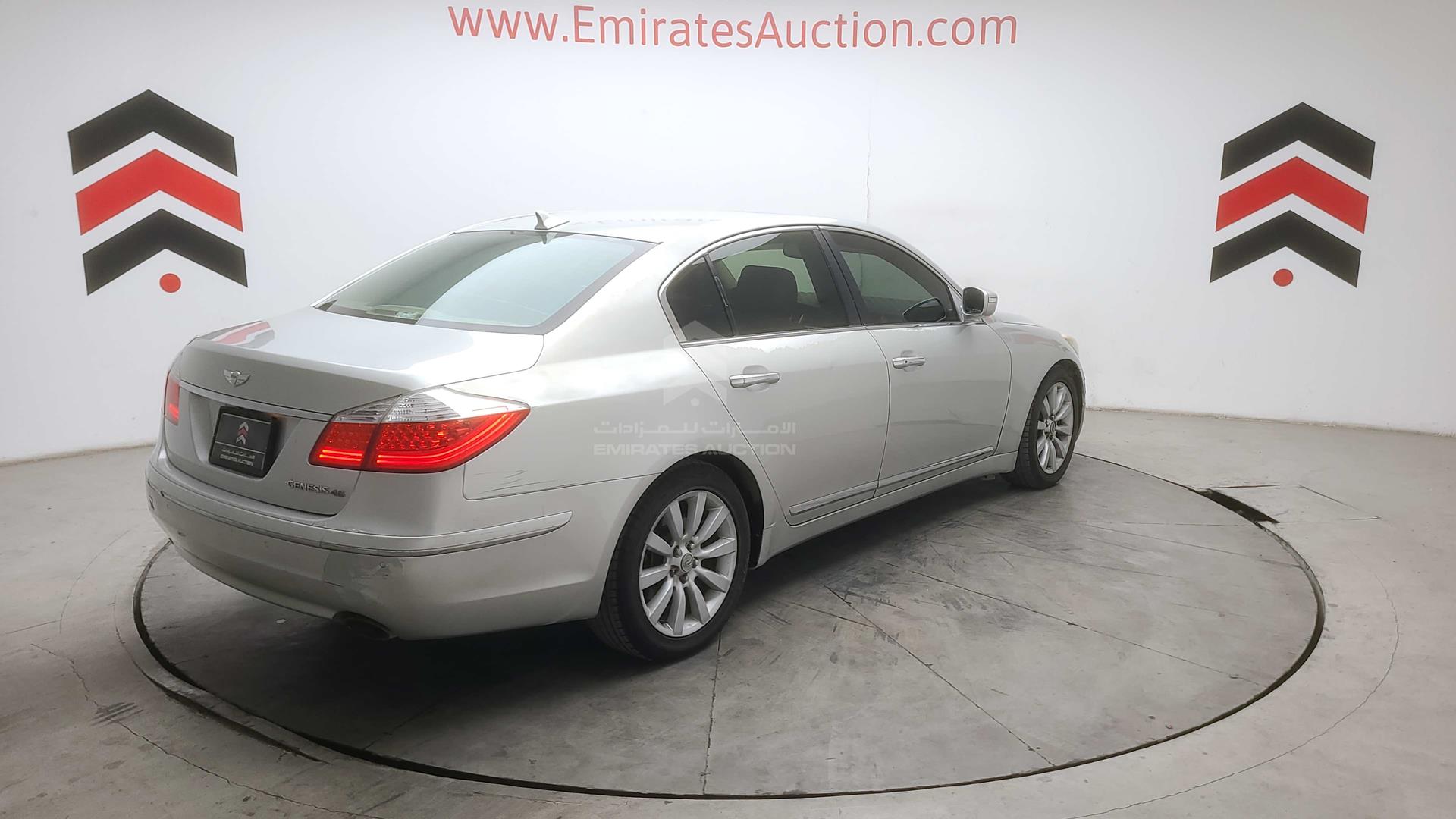 2011 HYUNDAI GENESIS VIN: KMHGC4DF3BU124072