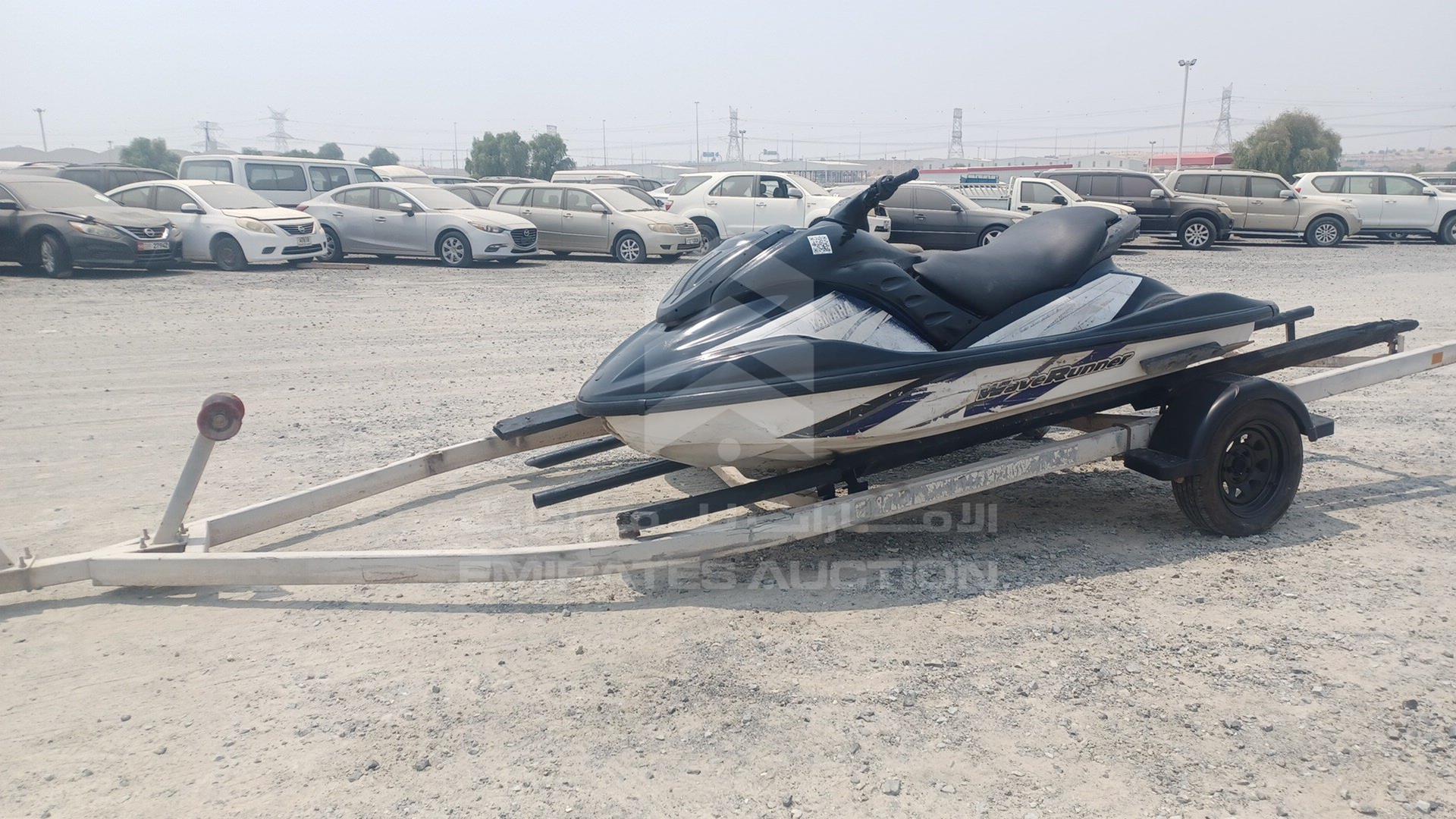 0 JET SKI + TROLLEY YAMAHA VIN: YAMA25711102