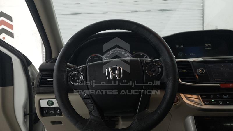 1HGCR2676EA608644 Auction: EmiratesAuction Lot: 405934 1HGCR2676EA608644 Honda Accord 2014 WHITE Photo 13