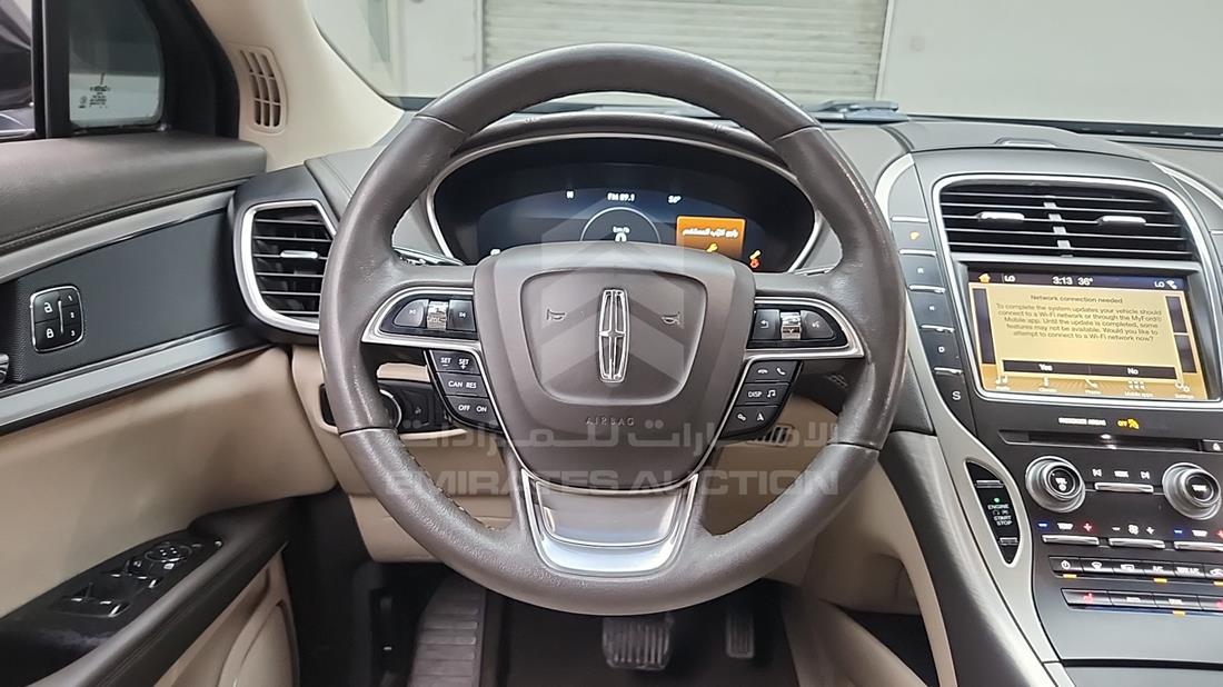2019 Lincoln Nautilus — Steering & Mounted Controls — Photo 15