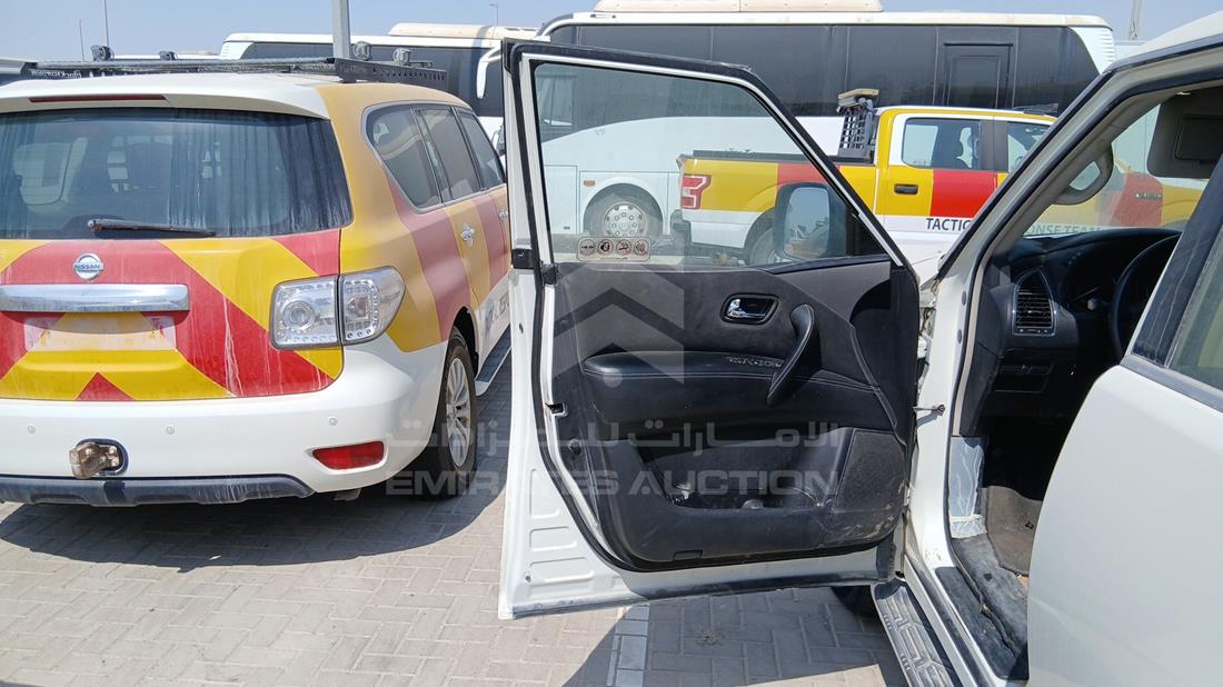 نيسان باترول 2019 — الباب الأمامي الأيسر — صورة 11